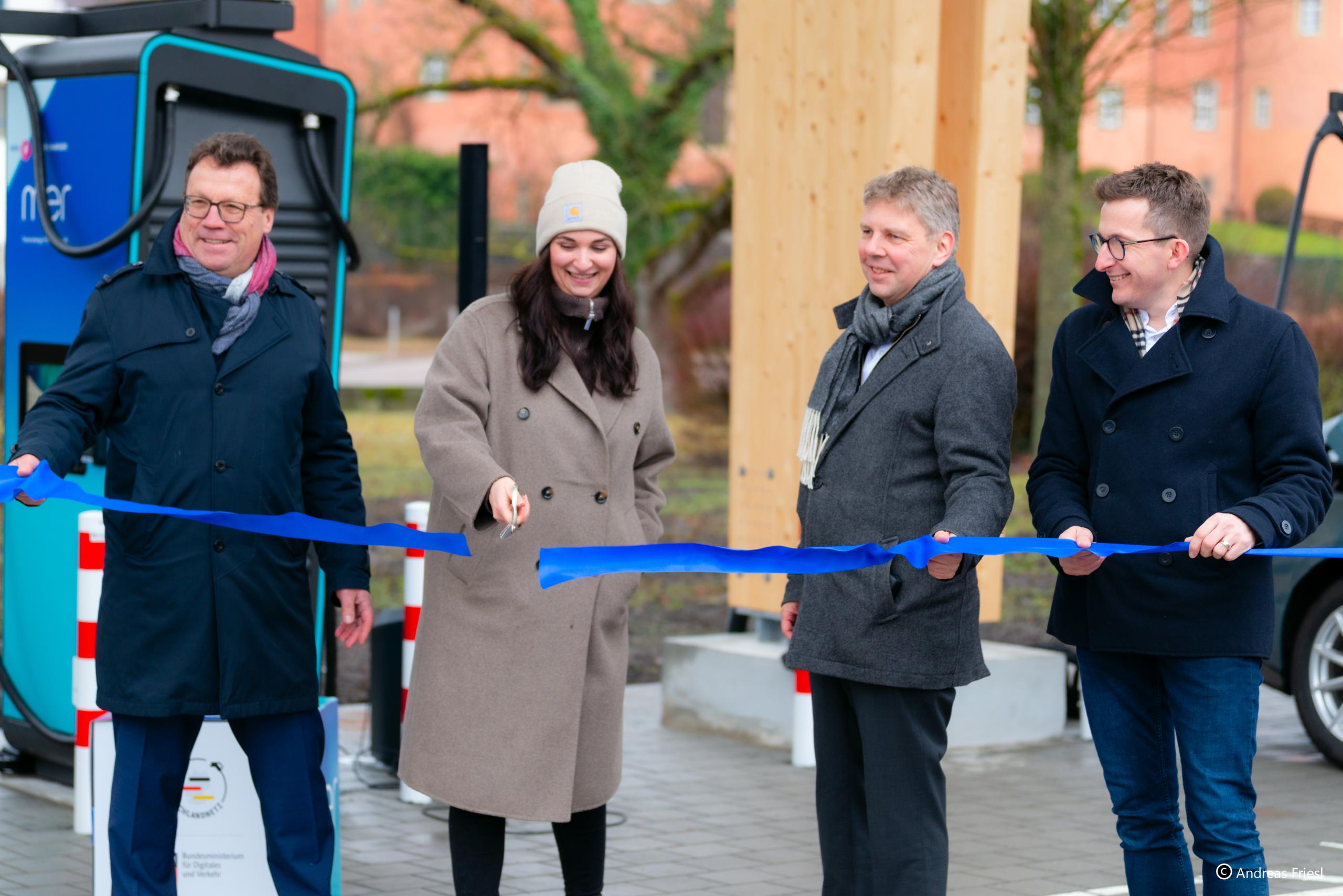 HNT REF Mer Ladepark Künzelsau DE 20250226 Eröffnung 001 © HASSLACHER Gruppe HNT REF Mer Ladepark Künzelsau DE 20250226 Eröffnung 001 © HASSLACHER Gruppe